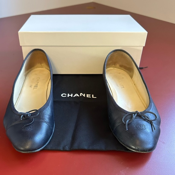 Chanel Uniform Navy Blue Ballerines (Ballet Flats) in Size 39. Great condition! - Picture 3 of 9